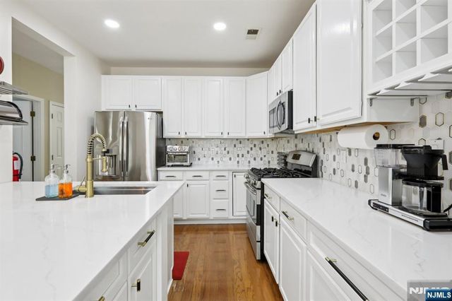 273 Roslyn Court, West New York, NJ 07093