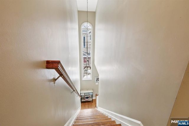 273 Roslyn Court, West New York, NJ 07093