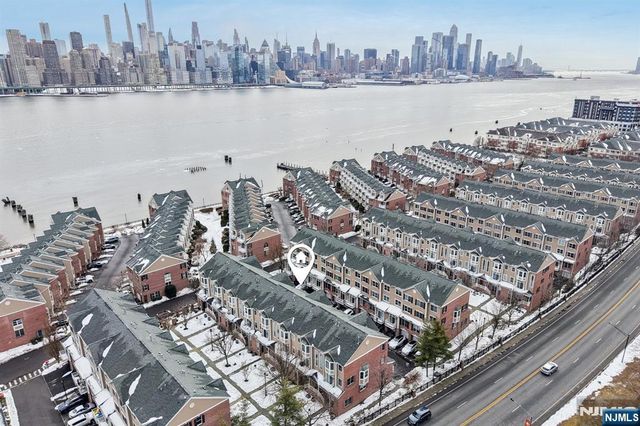 273 Roslyn Court, West New York, NJ 07093