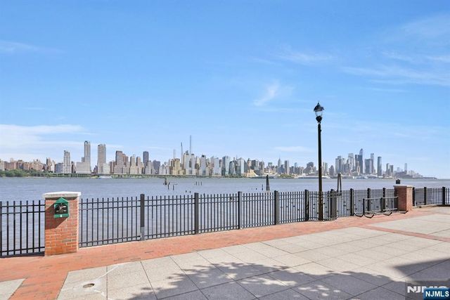 273 Roslyn Court, West New York, NJ 07093