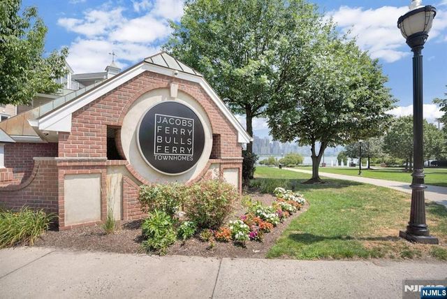 273 Roslyn Court, West New York, NJ 07093