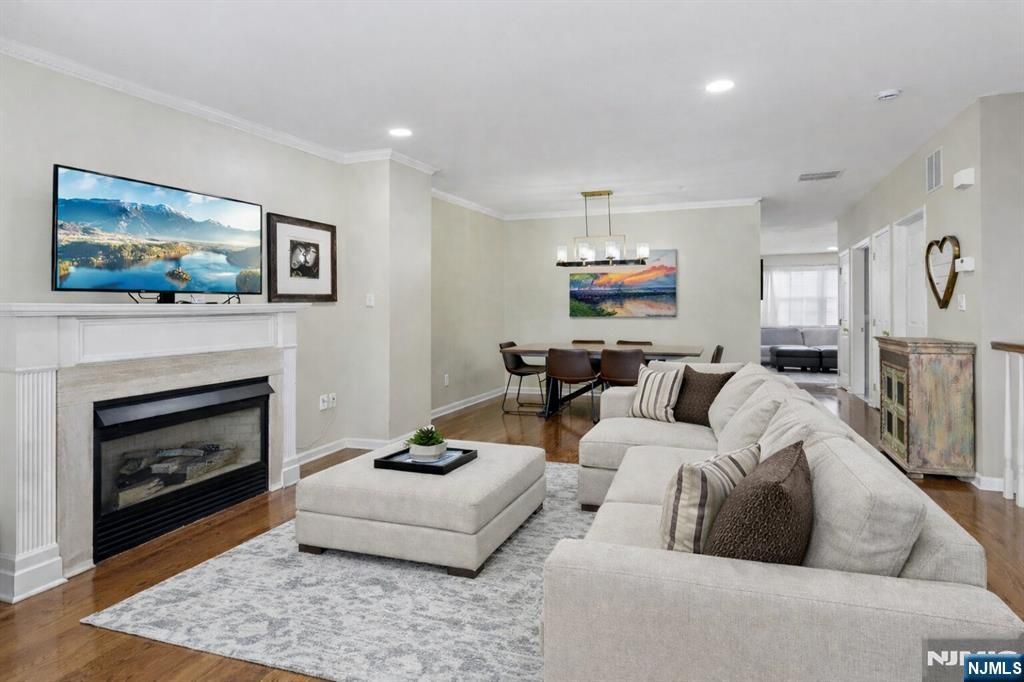 273 Roslyn Court, West New York, NJ 07093