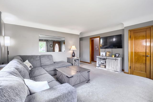 824 6th Avenue S, South Saint Paul, MN 55075