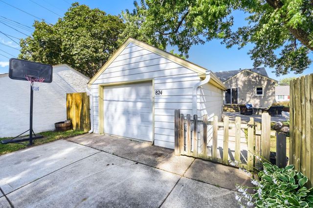824 6th Avenue S, South Saint Paul, MN 55075
