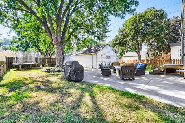 824 6th Avenue S, South Saint Paul, MN 55075