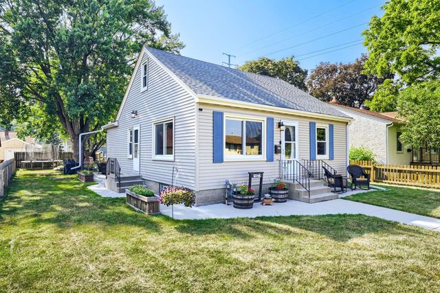 824 6th Avenue S, South Saint Paul, MN 55075
