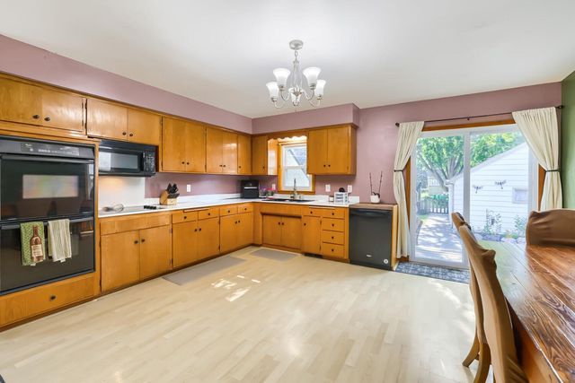 824 6th Avenue S, South Saint Paul, MN 55075