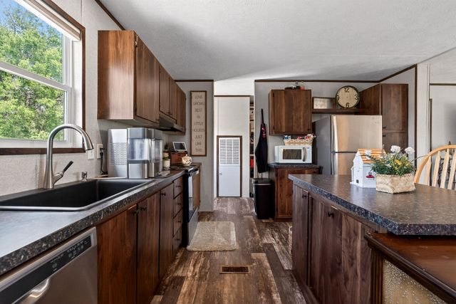 372 E Airport Dr, Mcminnville, TN 37110