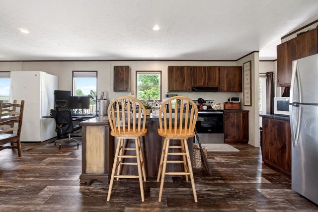 372 E Airport Dr, Mcminnville, TN 37110