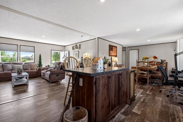 372 E Airport Dr, Mcminnville, TN 37110
