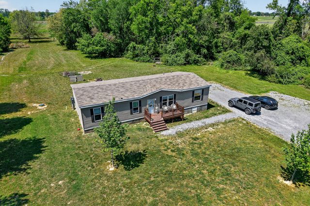 372 E Airport Dr, Mcminnville, TN 37110