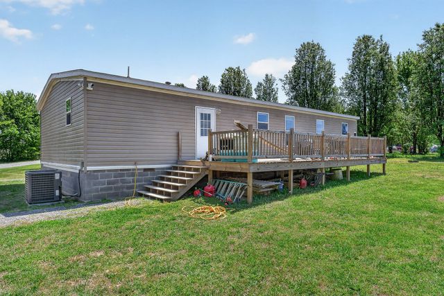 372 E Airport Dr, Mcminnville, TN 37110