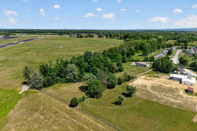 372 E Airport Dr, Mcminnville, TN 37110