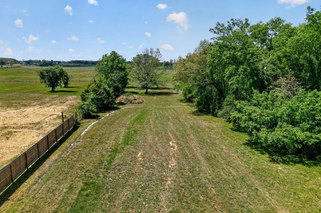 372 E Airport Dr, Mcminnville, TN 37110