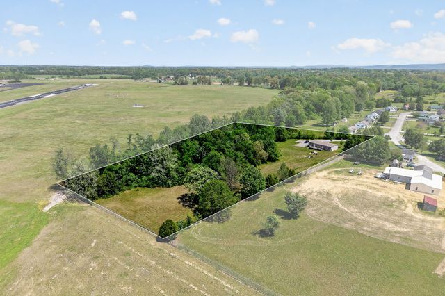 372 E Airport Dr, Mcminnville, TN 37110