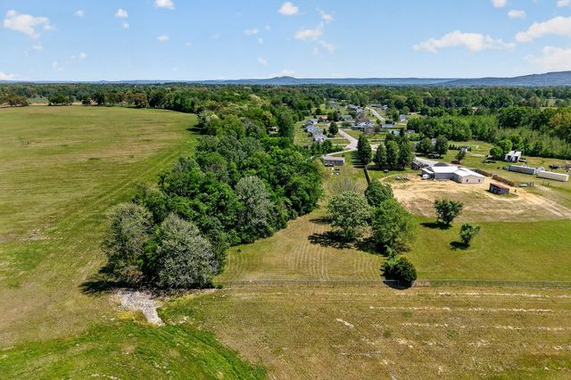 372 E Airport Dr, Mcminnville, TN 37110