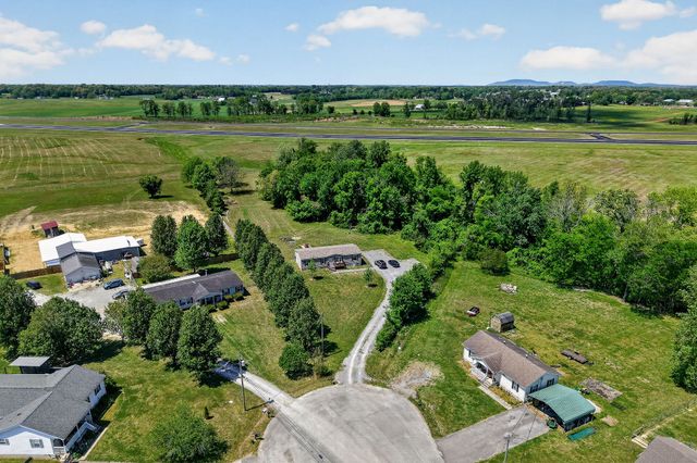 372 E Airport Dr, Mcminnville, TN 37110