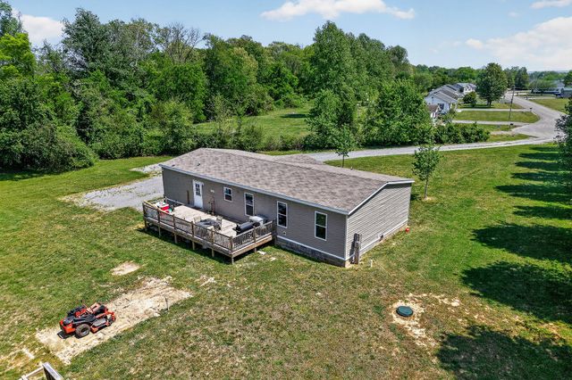 372 E Airport Dr, Mcminnville, TN 37110