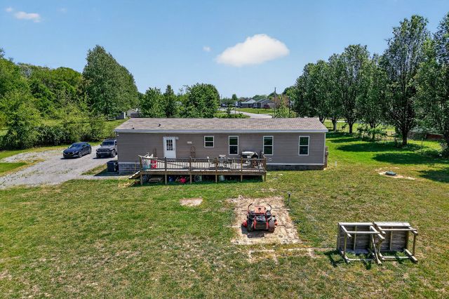 372 E Airport Dr, Mcminnville, TN 37110