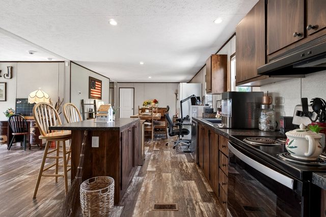 372 E Airport Dr, Mcminnville, TN 37110