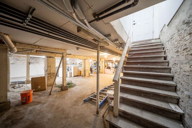 3530 W Armitage Avenue, Chicago, IL 60647