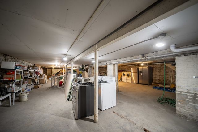 3530 W Armitage Avenue, Chicago, IL 60647