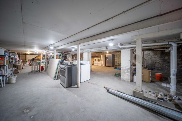 3530 W Armitage Avenue, Chicago, IL 60647