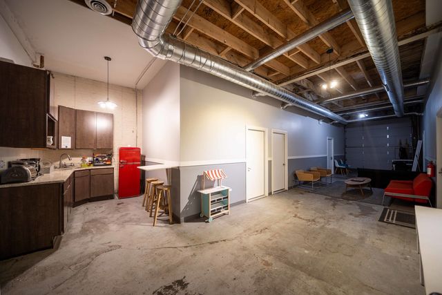 3530 W Armitage Avenue, Chicago, IL 60647