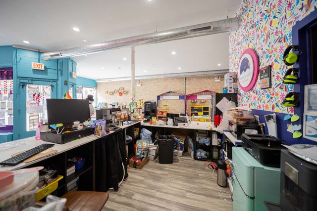 3530 W Armitage Avenue, Chicago, IL 60647