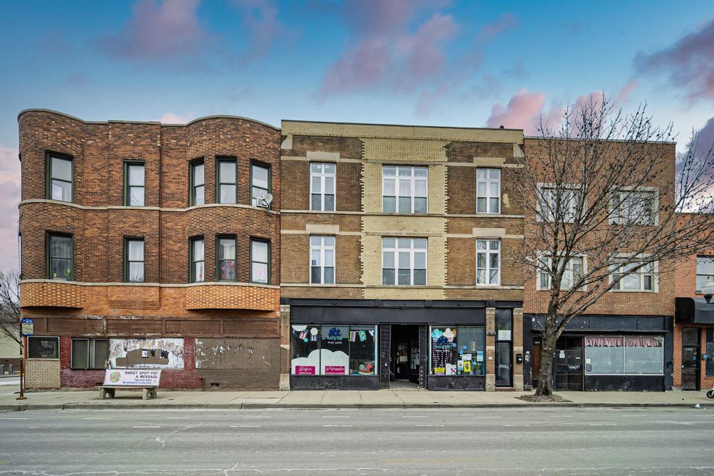 3530 W Armitage Avenue, Chicago, IL 60647