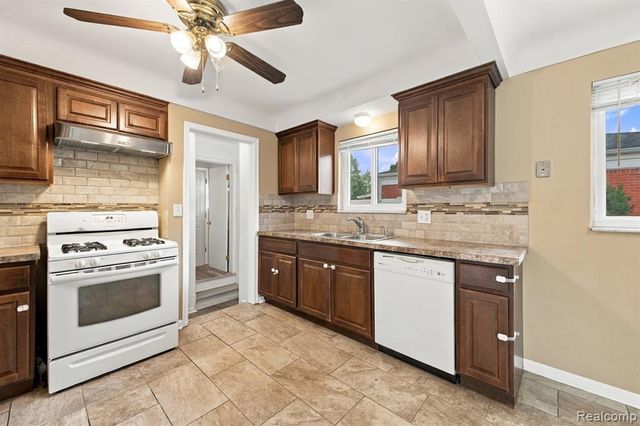 11147 Martin Road, Warren, MI 48093