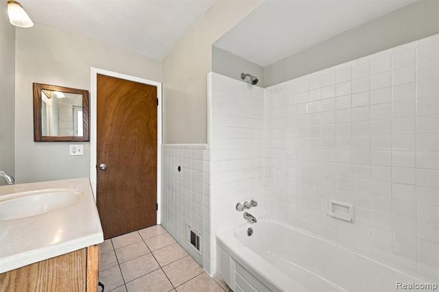 11147 Martin Road, Warren, MI 48093