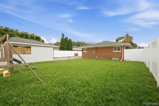 11147 Martin Road, Warren, MI 48093