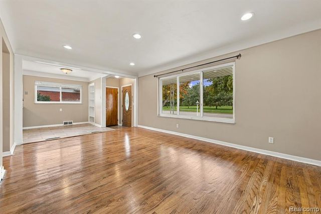 11147 Martin Road, Warren, MI 48093