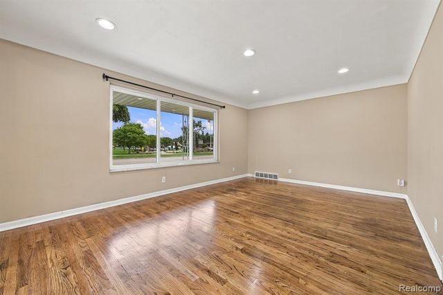 11147 Martin Road, Warren, MI 48093