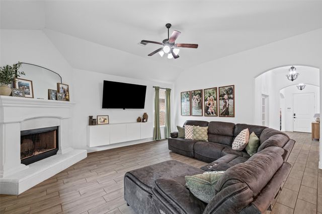 1068 Wildwood Drive, Joshua, TX 76058