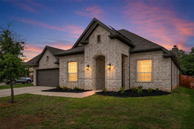 1068 Wildwood Drive, Joshua, TX 76058