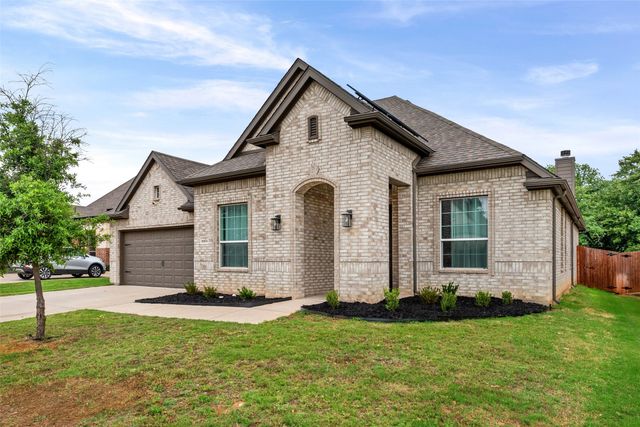 1068 Wildwood Drive, Joshua, TX 76058