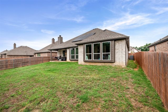 1068 Wildwood Drive, Joshua, TX 76058