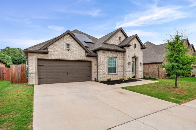 1068 Wildwood Drive, Joshua, TX 76058