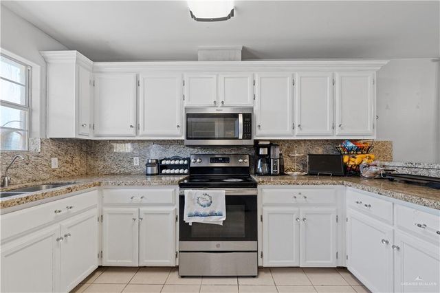 3101 E Camelia Avenue, Hidalgo, TX 78557