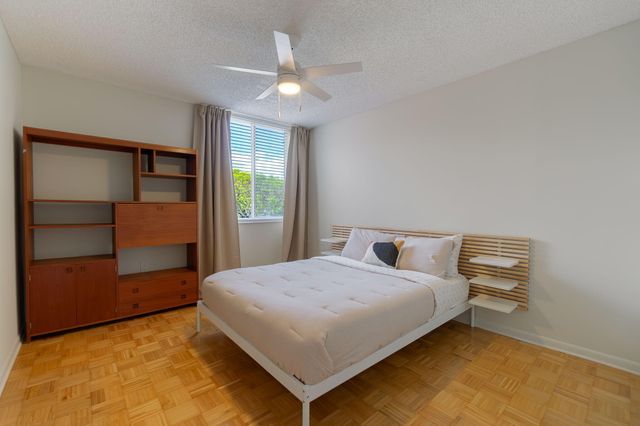 102 Half Moon Circle G2, Hypoluxo, FL 33462