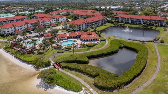 102 Half Moon Circle G2, Hypoluxo, FL 33462