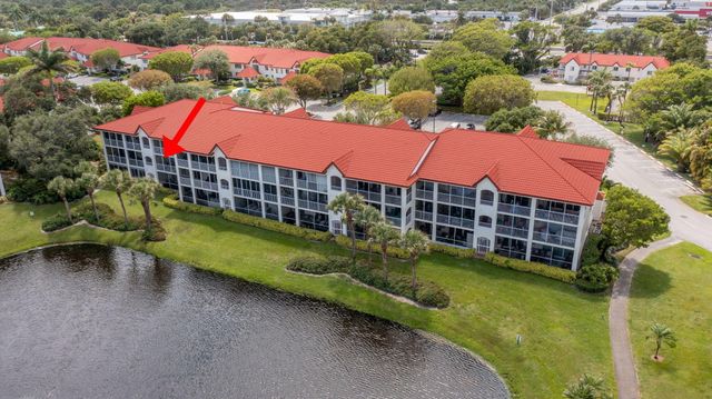 102 Half Moon Circle G2, Hypoluxo, FL 33462
