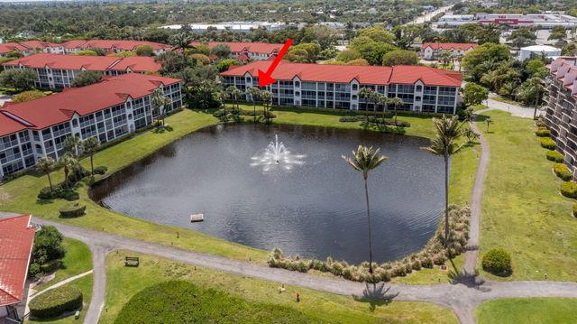 102 Half Moon Circle G2, Hypoluxo, FL 33462