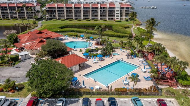 102 Half Moon Circle G2, Hypoluxo, FL 33462