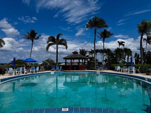 102 Half Moon Circle G2, Hypoluxo, FL 33462