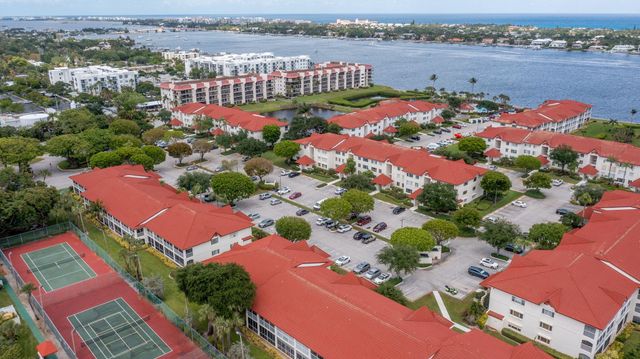 102 Half Moon Circle G2, Hypoluxo, FL 33462