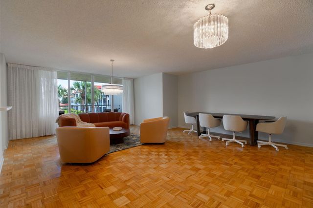 102 Half Moon Circle G2, Hypoluxo, FL 33462