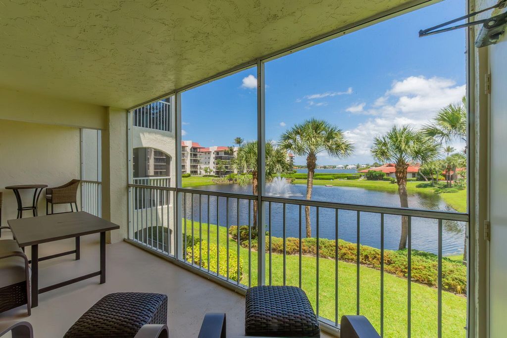102 Half Moon Circle G2, Hypoluxo, FL 33462